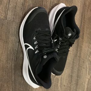 Nike Pegasus 39 Trainers - Tennis Shoes - Athletic Sneakers 6Y - 7.5 W